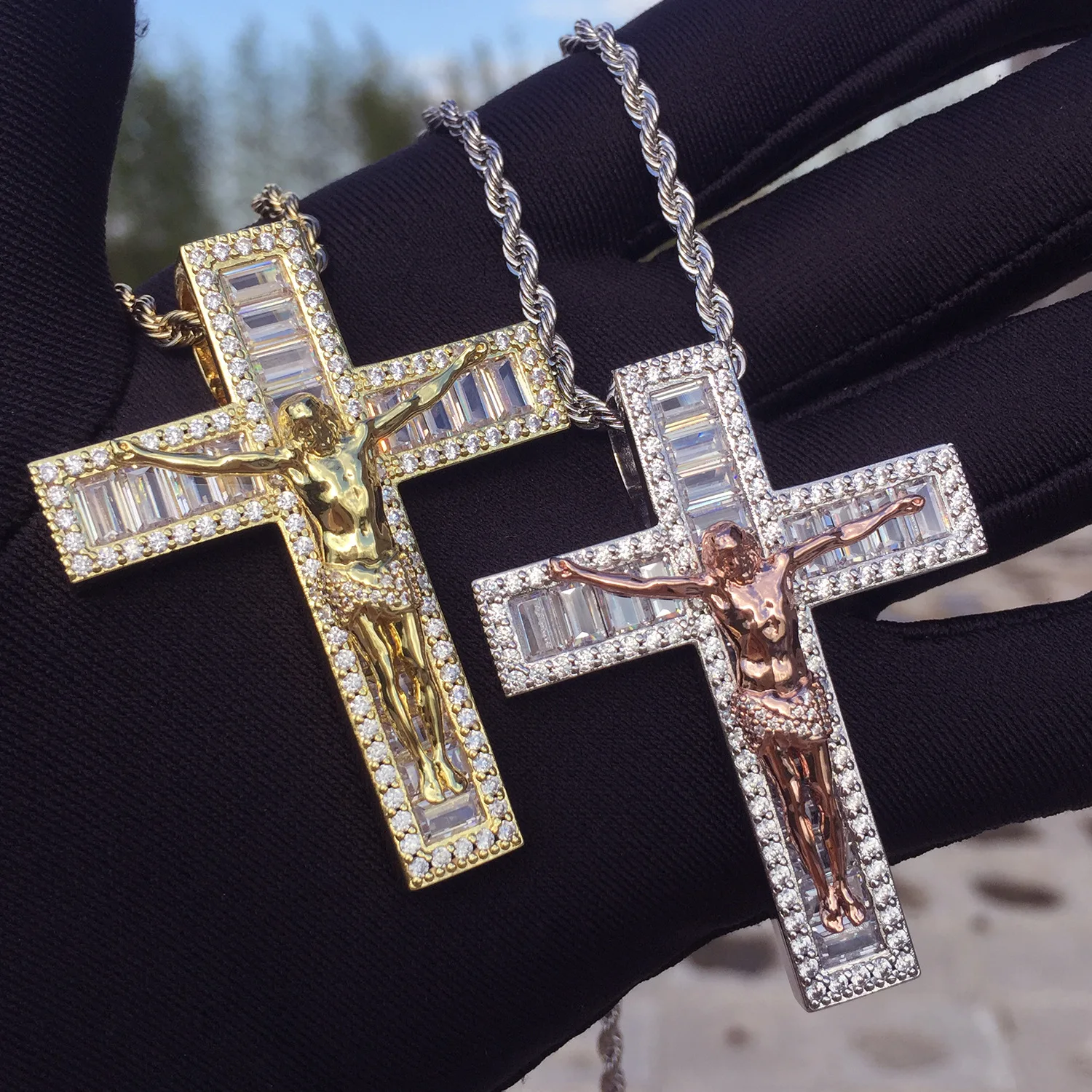 

Personality Cross Jesus Christ Pendant Necklace for Men Women's Full Zircon Iced Out Rhinestone Long Chian Hip Hop Jewelry
