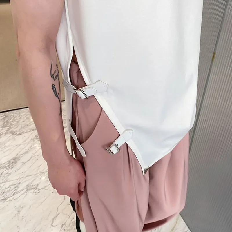 Мужская кожаная футболка без рукавов однотонная майка с регулируемой пряжкой и