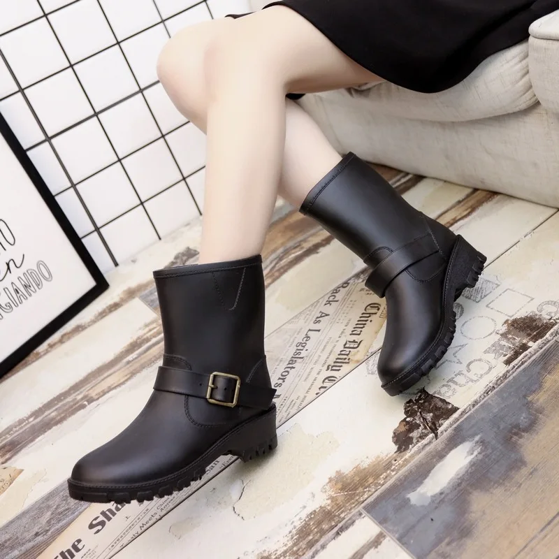 

Nice Pop Leisure Rain Boots Women Low-Heeled Round Toe Shoes Waterproof Middle Tube Rain Boots Chaussures Femmes Women Shoes