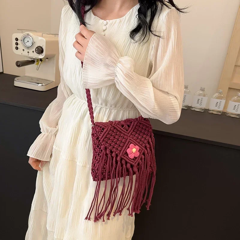 Соломенная женская сумка с кисточками 2024 модная пляжная для курорта трендовые