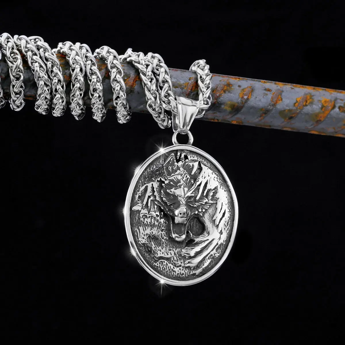 

Stainless Steel Men's Viking Wolf Head Necklace Never Fade Vintage Viking Animal Pendant Necklace Scandinavian Jewelry Gift