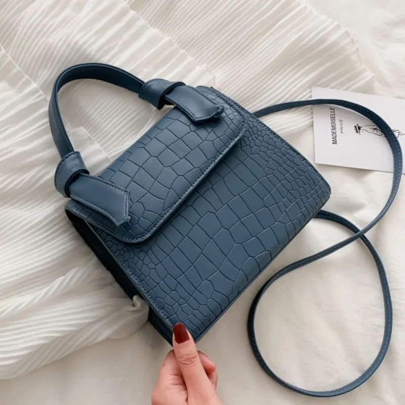 

Женская сумка, Французская женская сумка через плечо с крокодиловым узором, новинка 2022, маленькая Портативная сумка, модная синяя, желтая, ч...