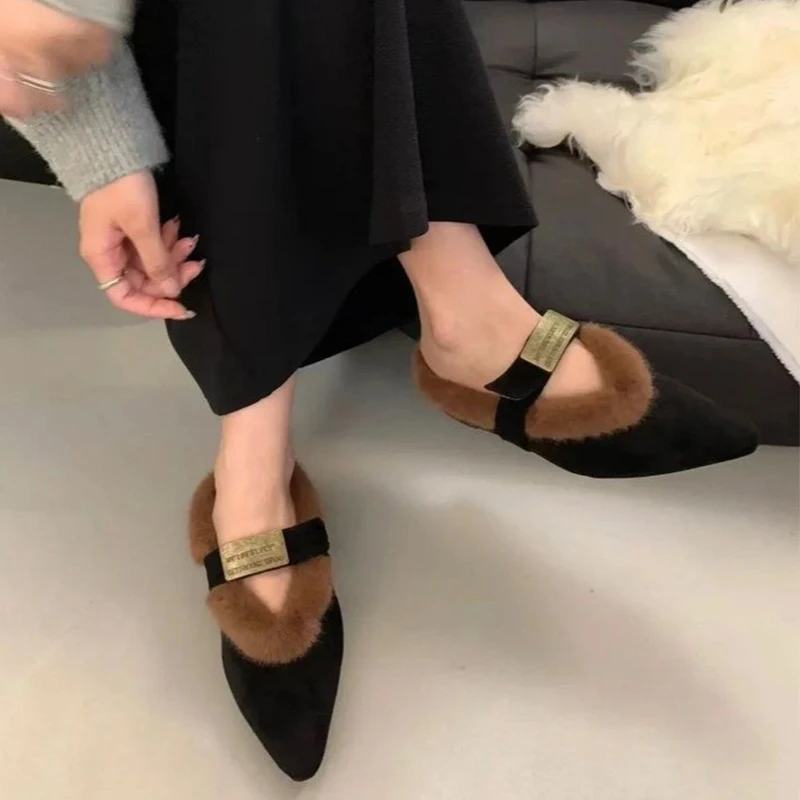 Туфли на плоской подошве с леопардовым мехом. Повседневные дизайнерские туфли