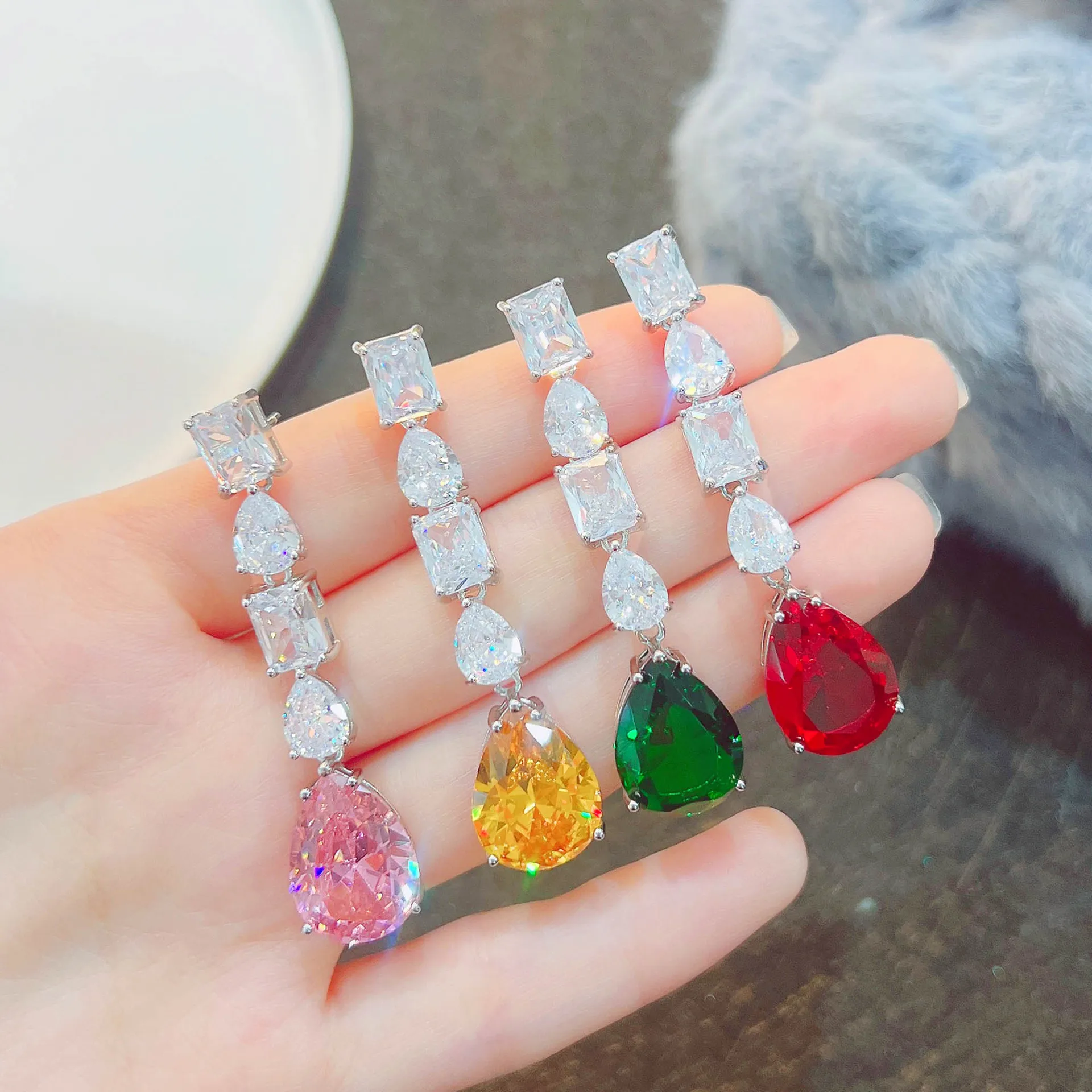 

Foydjew Fashion Retro Color Treasure Jewelry For Women Simulation Argyle Green/Red/Yellow/Pink Gemstone Long Style Drop Earrings
