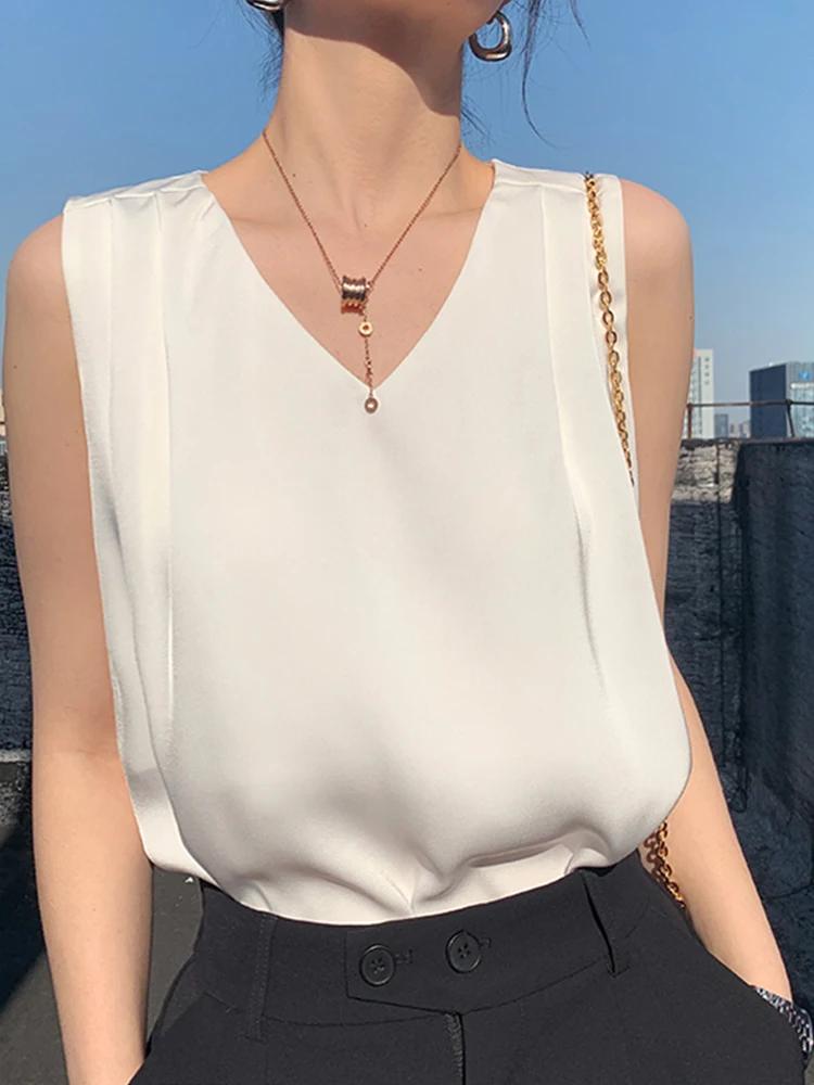 Женская летняя блузка оверсайз с v-образным вырезом шелковая атласная без