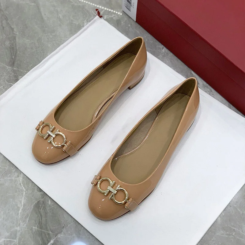 2023 High end horseshoe buckle women's shoes, shallow round toe single shoe, thick heel, elegant patent leather women's shoes