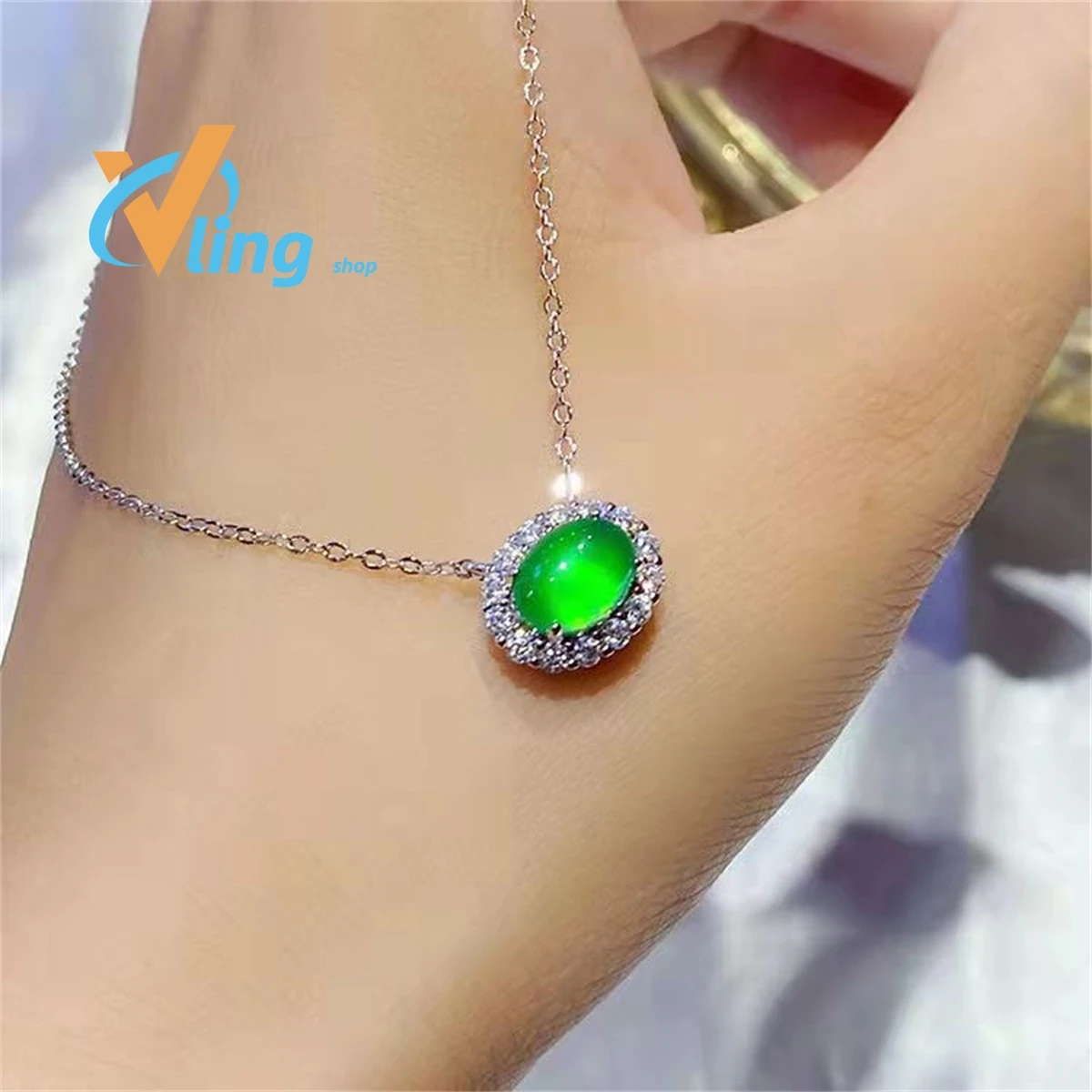 

Simple High Ice Emerald Green Chalcedony Clavicle Chain 925 Silver Plated Platinum Inlaid Red Chalcedony Pendant Wholesale