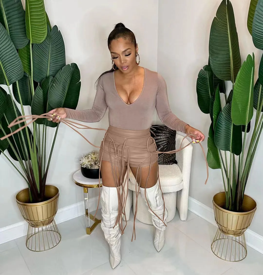 

Женские модные летние пикантные узкие шорты на молнии с высокой талией Y2K, Клубные шорты из искусственной кожи с кисточками и кожаным шнурком