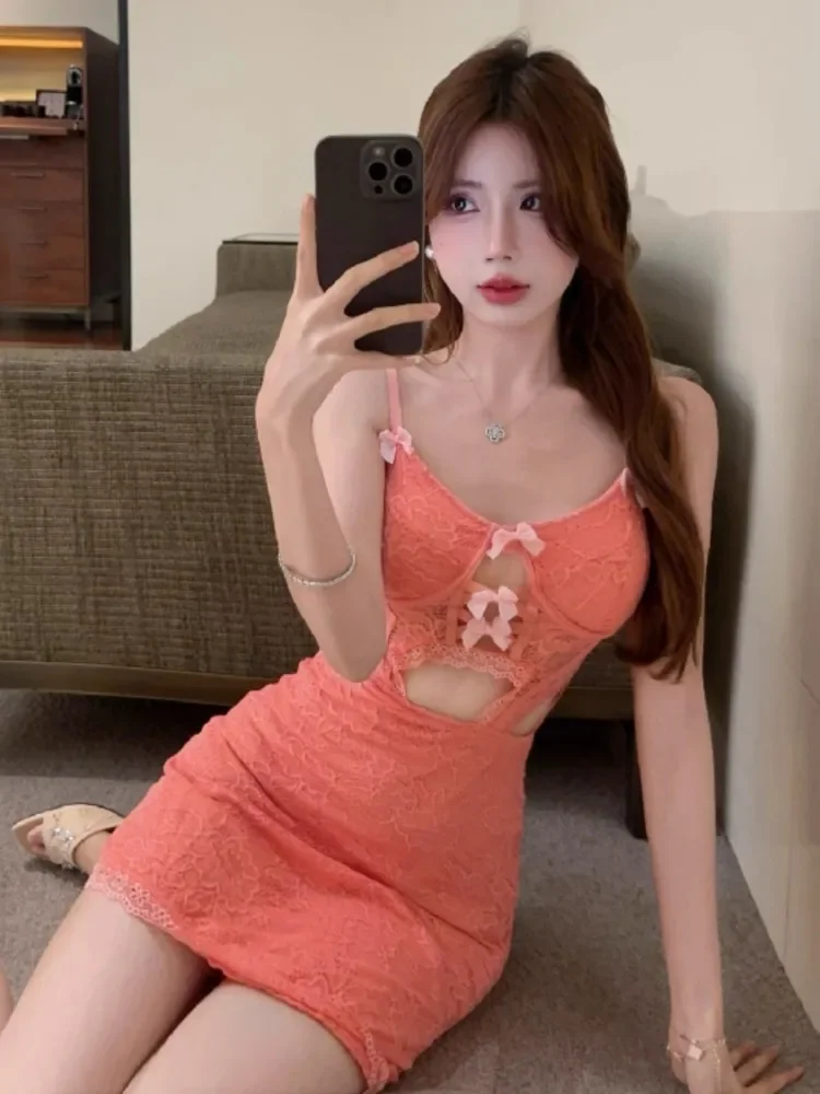 Женское платье-мини без рукавов с открытой спиной и V-образным вырезом