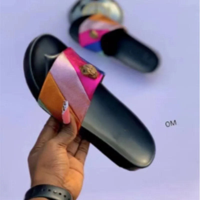 

women slippers Eagle Head Diamond Buckle Sandals Designer Hardware outdoor flat heel Ladies Sandals 37-43 Size women slides