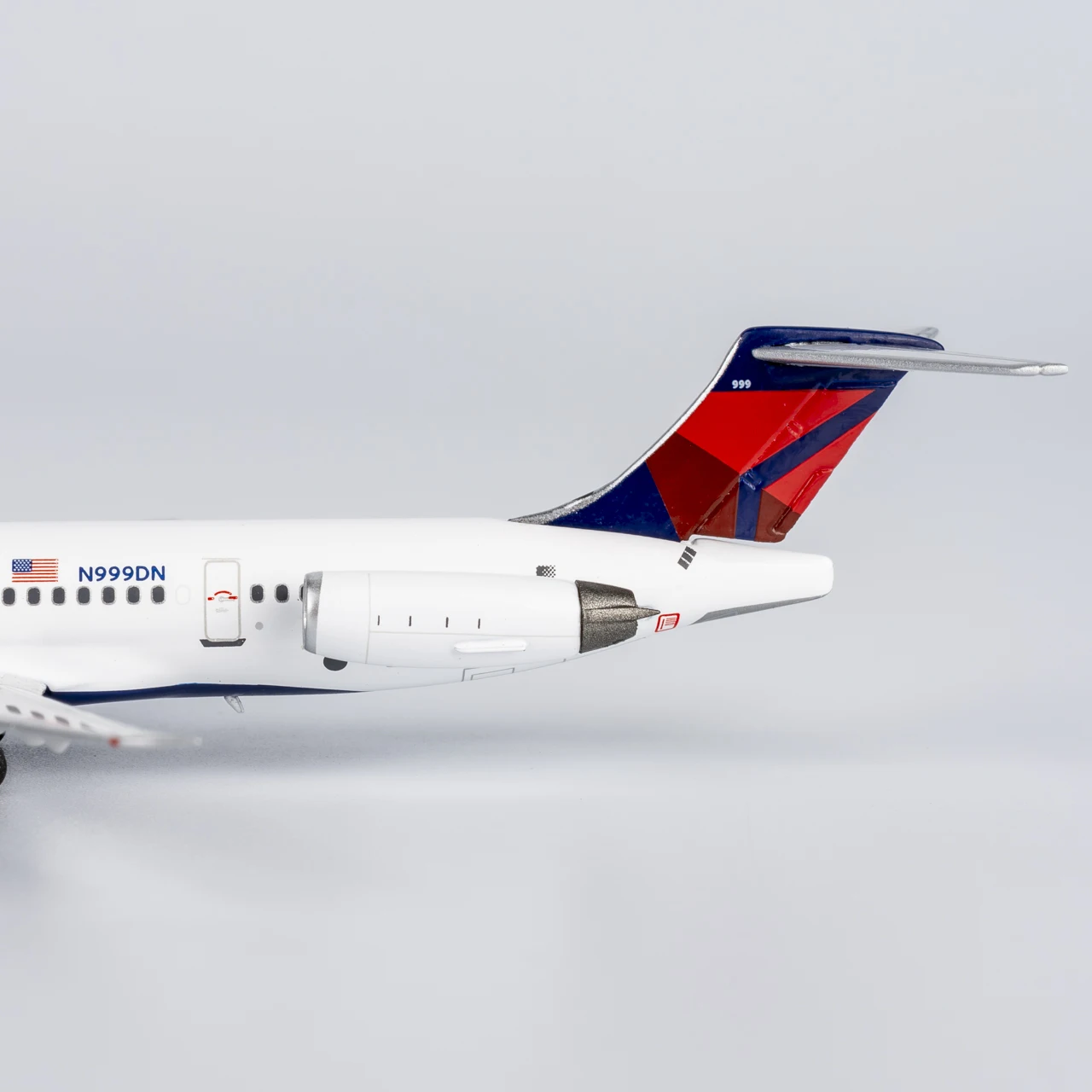 Коллекционный самолет из сплава, модель NG, 1:400, воздушные линии Delta, «SkyTeam», MCDONNELL Douglas MD-8, литая под давлением модель самолета N999DN (art.: 3920ce7745673) - 3920ce7745673