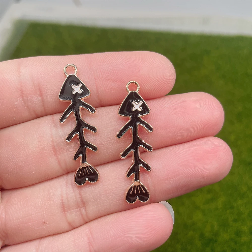 10 шт. эмалевые Подвески в виде рыбьих костей 35 х11 мм |