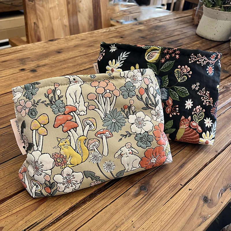 

New Fashion Embroidered Jacquard Clutch Makeup Bag Cosmetic Bag Travel Toiletry Skincare Products Organizer Pouch Makeup Neceser