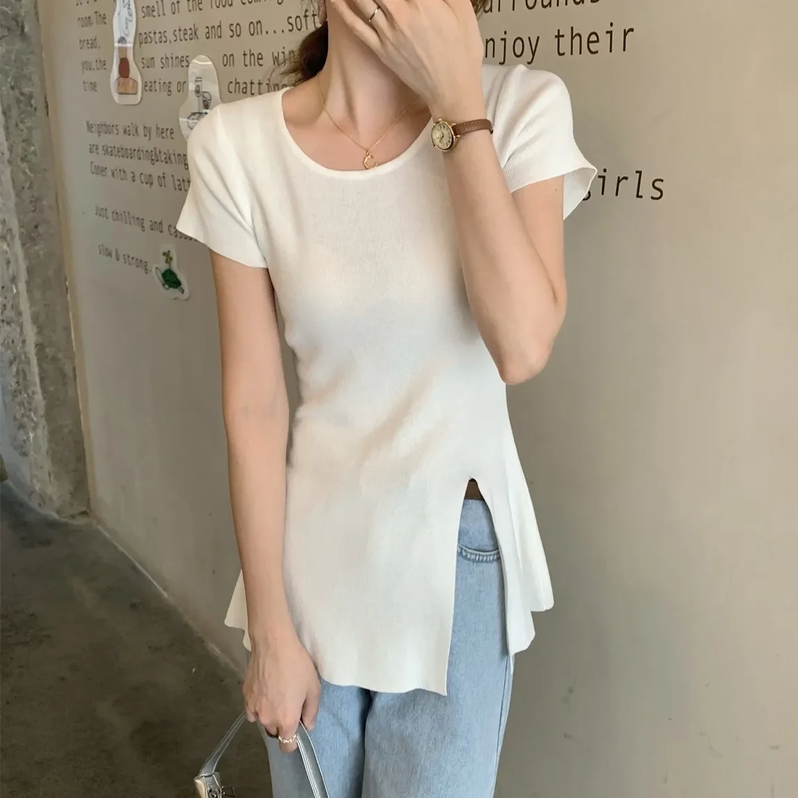 Лето 2023 утягивающий вязаный топ средней длины в американском стиле с боковым