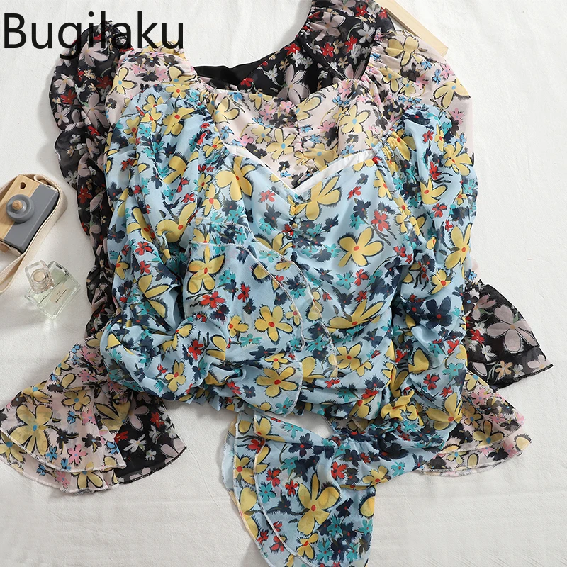 

Блузка женская с цветочным принтом, милая приталенная рубашка с квадратным воротником и длинными расклешенными рукавами, модный универсал...