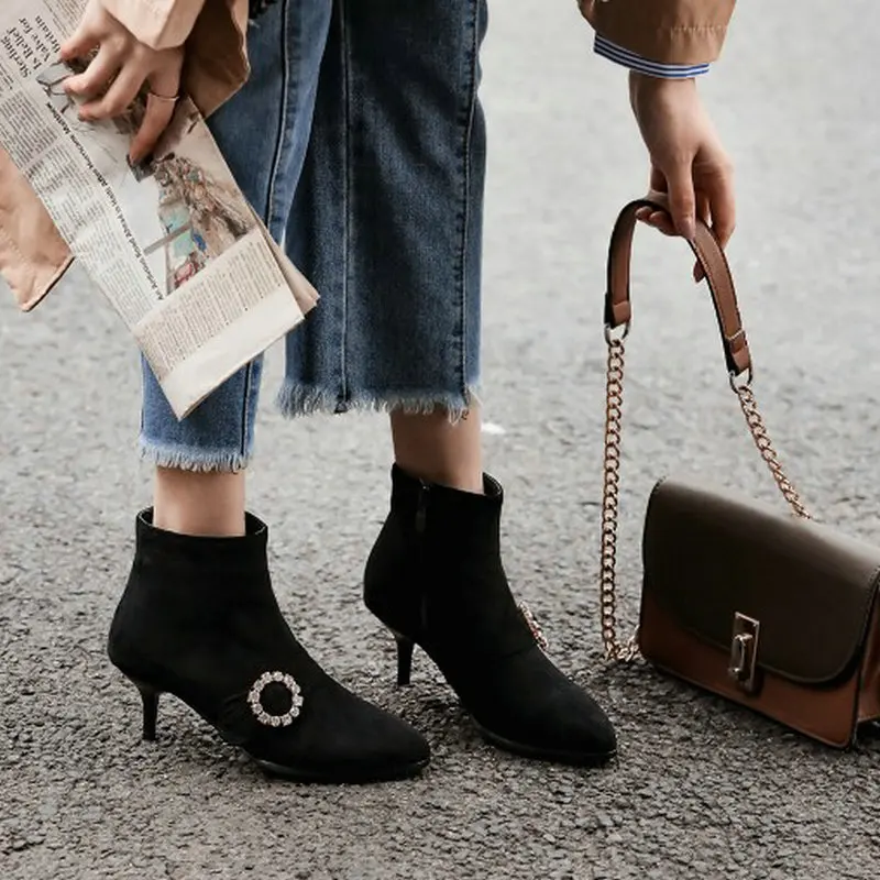 Женские ботильоны из нубука на молнии с острым носком высоком тонком каблуке