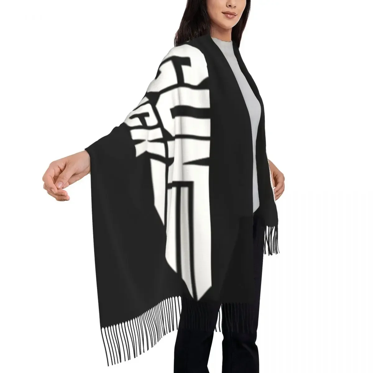 Женский зимний шарф с логотипом пистолета