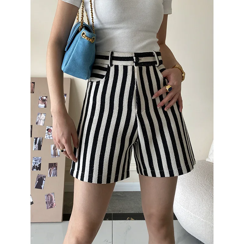 

Retro Modern Vertical Stripes High Waist A-line Shorts Women's Design Sense 2022 Spring and Summer New Casual Shorts