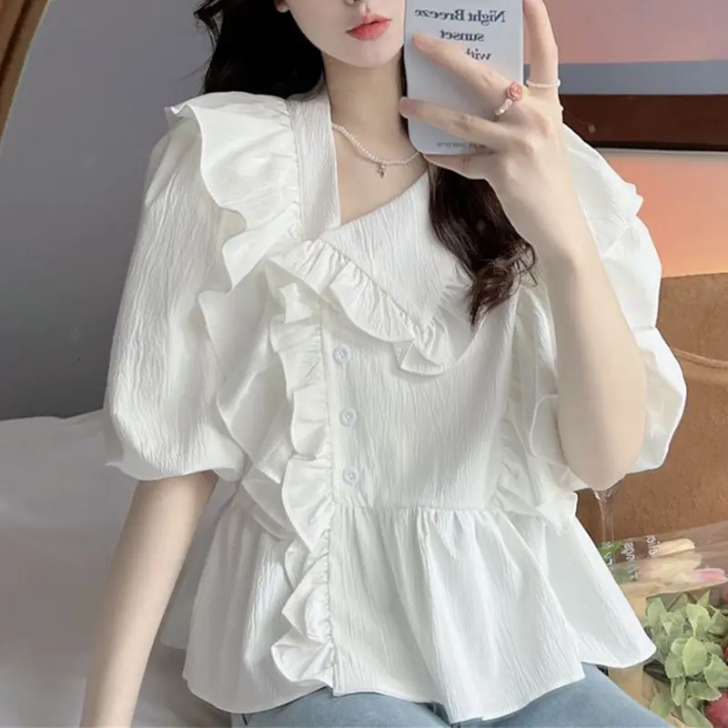 

2023 Summer French Fashion Diagonal Collar Irregular Ruffle Edge Panel Button Short Sleeve Versatile Women's Solid Color Shirt