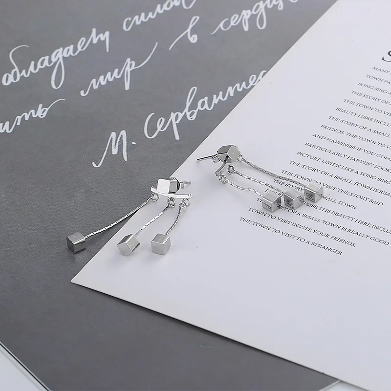 Новинка 2022 корейские висячие серьги с кисточками и маленькими кубиками для