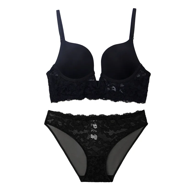 Комплект женского кружевного нижнего белья с чашками пуш-ап и глубоким V-образным