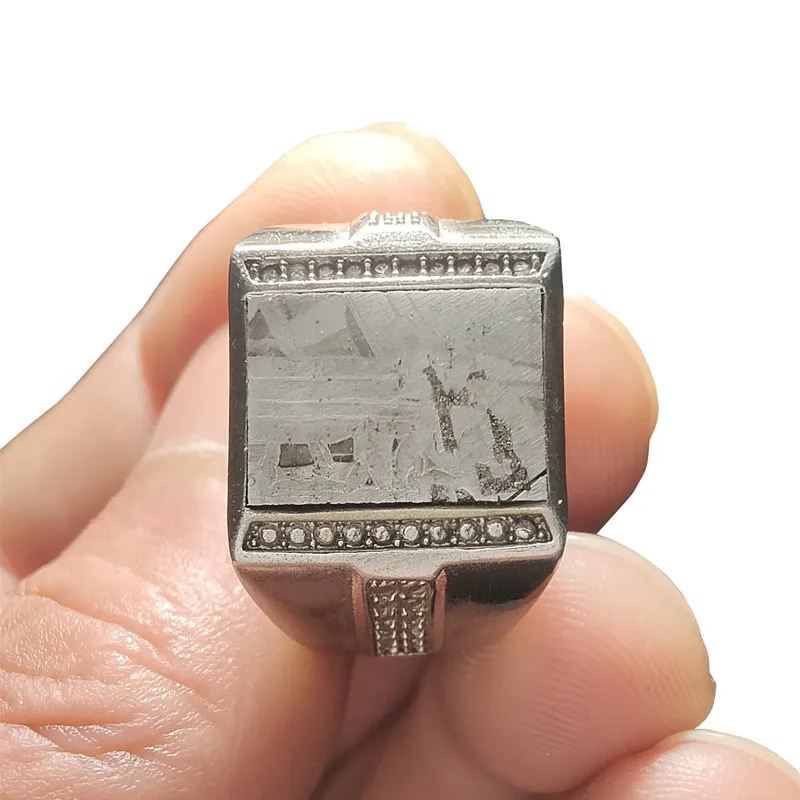 Высококачественное инкрустированное железным метеоритом кольцо натуральным 8 г