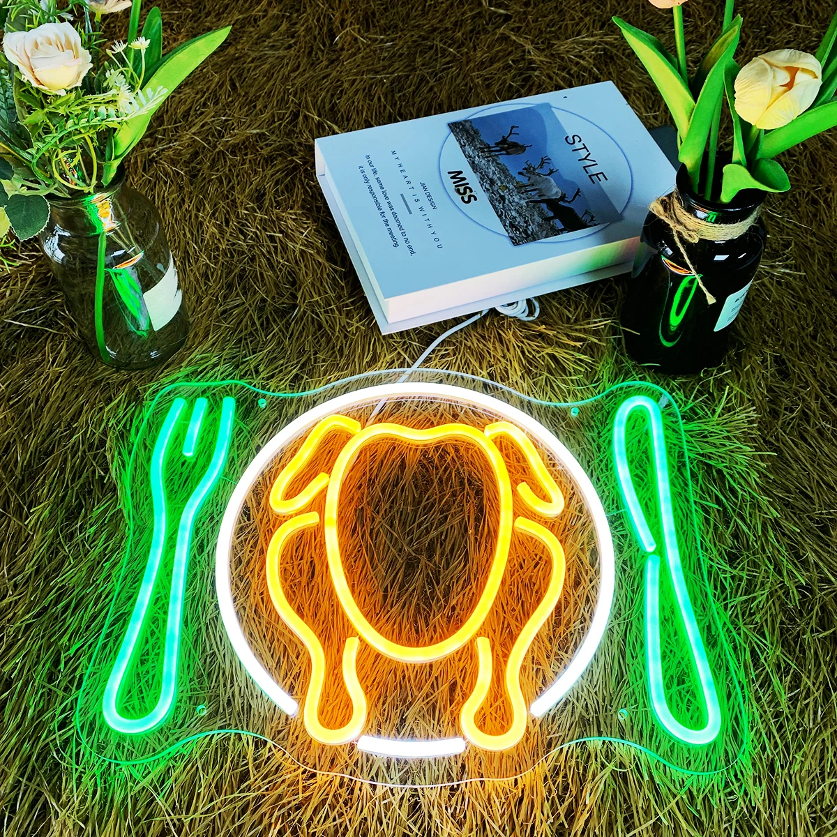 Неоновые огни для Хэллоуина благодарения жареной курицы подходит праздничного