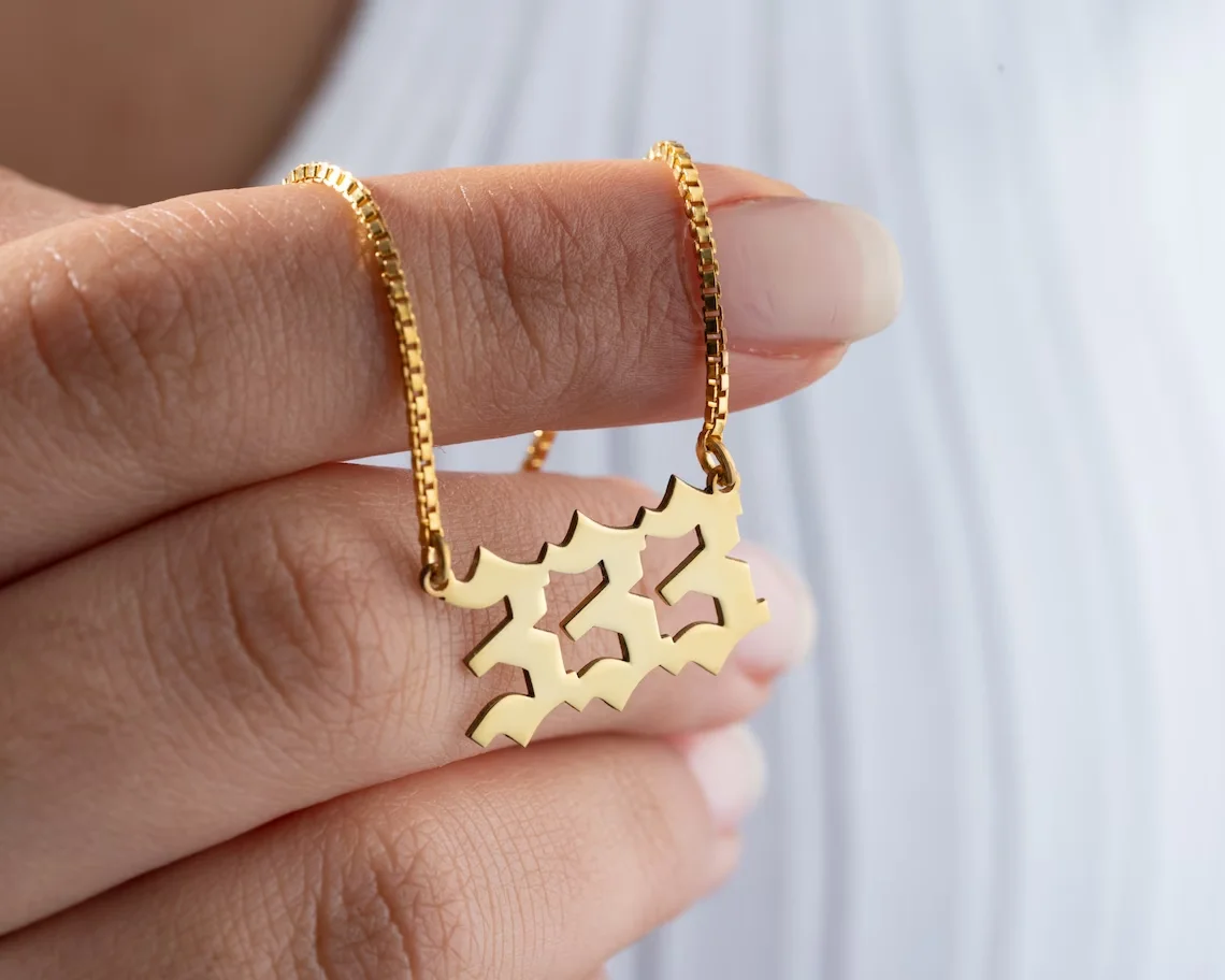 Индивидуальное ожерелье с номером на удачу золотое из нержавеющей стали