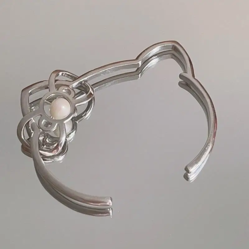 Женский серебряный браслет в виде кошки