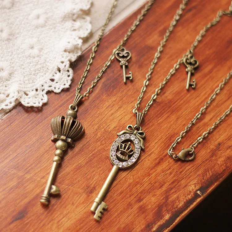

DEAR-LIFE Original handmade diy jewelry forest long chain retro literary gorgeous crown key pendant necklace special gift