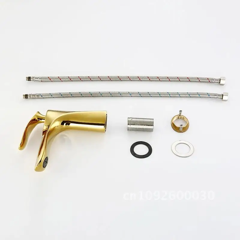 Золотой смеситель для раковины DUTRIEUX