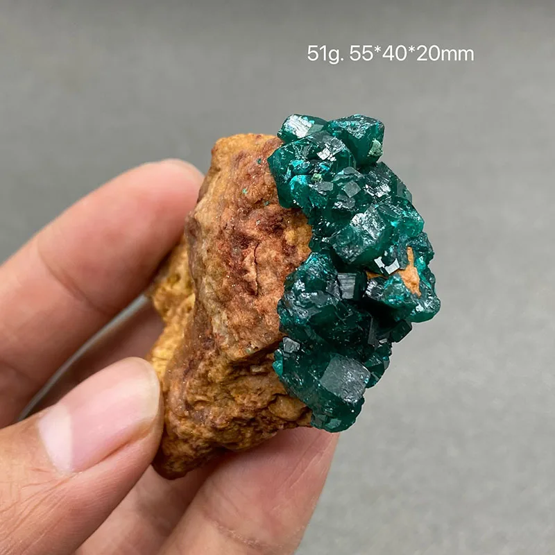 100% натуральные камни и кристаллы из кремниевой диоптазы