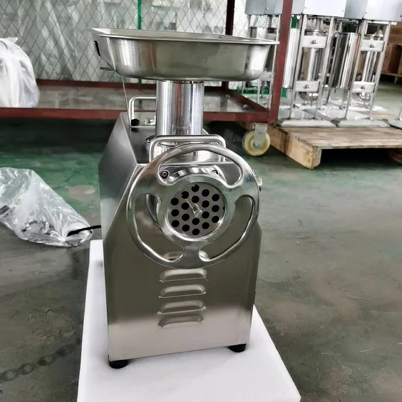 Электрическая профессиональная мясорубка TK-22 с большим диском для промышленного