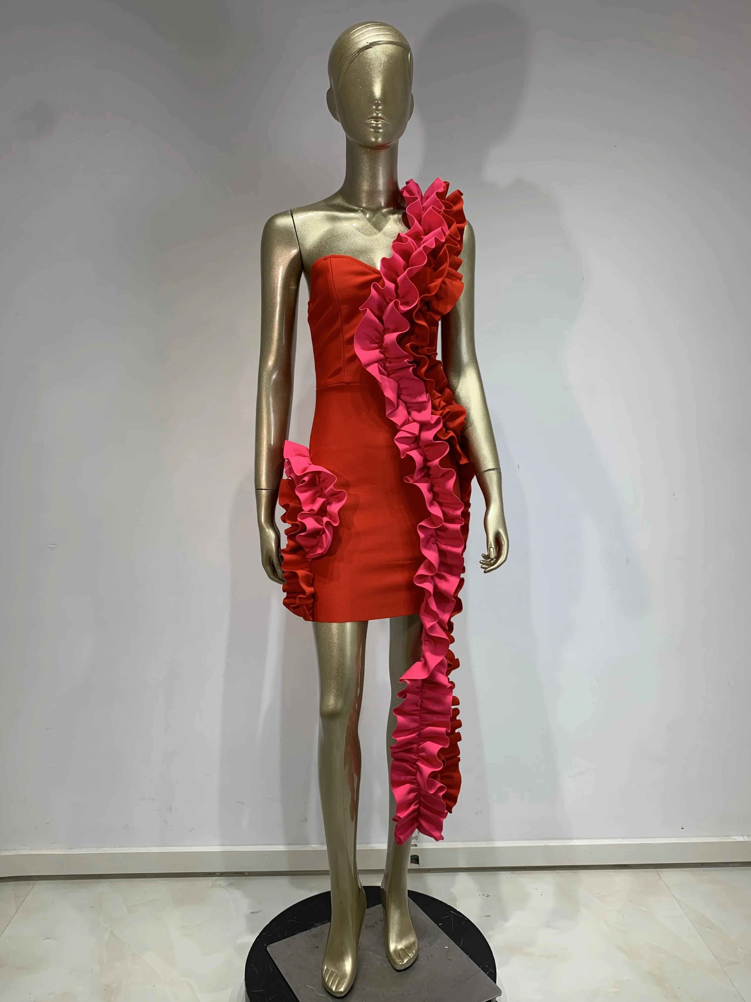 Новинка 2024 Бандажное платье для женщин эластичное облегающее мини-платье на одно