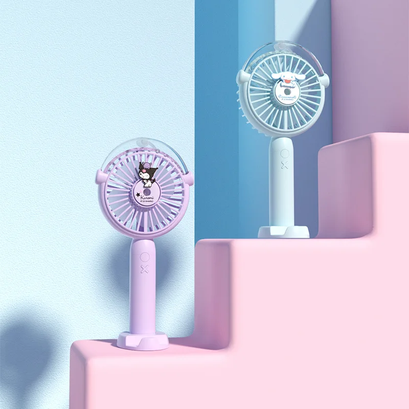 

Портативный вентилятор Sanrio Kuromi Cinnamoroll, портативный Настольный гидратационный инструмент, с зарядкой от распылителя, Электрический мини-вен...