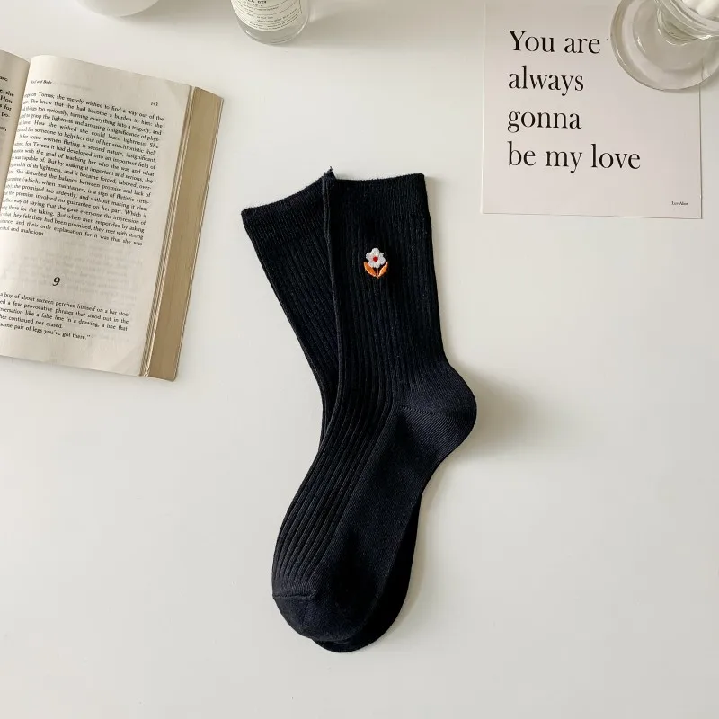 Fashion Kawai New 2023 High Quality Women's Cotton Socks Set 5 Pairs Cute Flower Embroidery Pink Black Cotton Socks for Girls