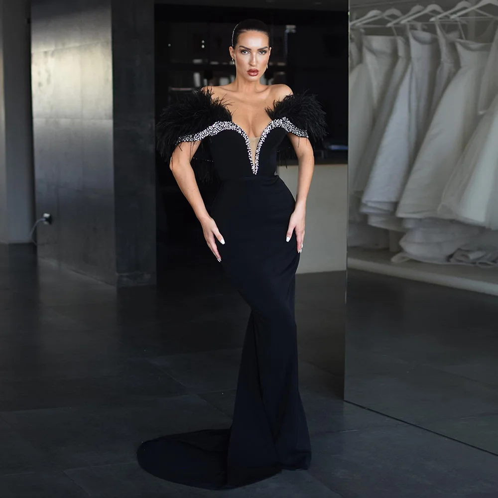 Рисунок 4 - Черное вечернее платье с открытыми