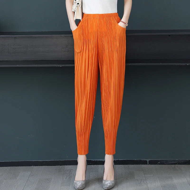 

Женские шаровары Miyake, Свободные плиссированные брюки с высокой талией, повседневные женские брюки с морковкой, однотонные джоггеры с карманами, одежда 2023