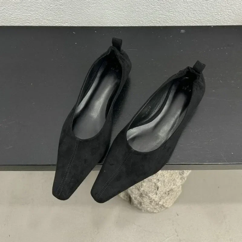 Элегантные модельные туфли на плоской подошве с неглубоким носком для женщин 2024