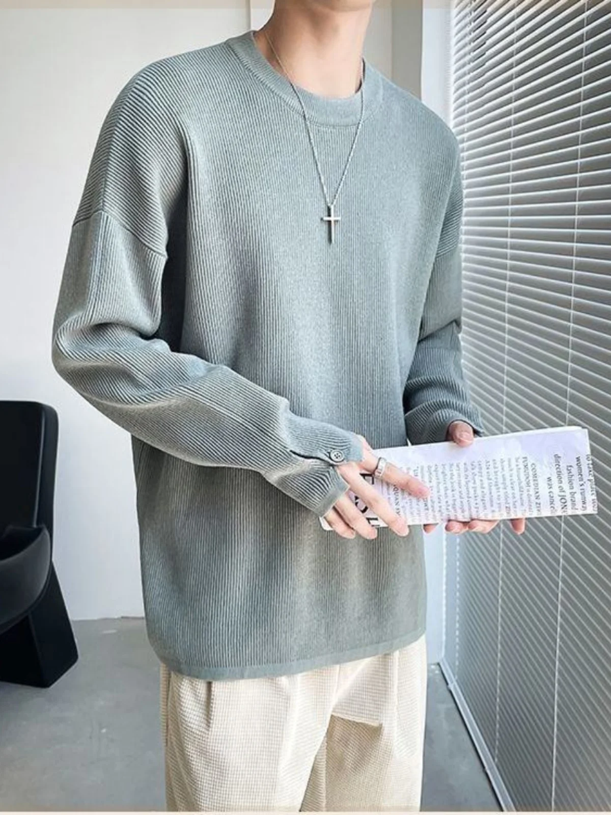 Idle Sle Solid Sweater Men's Hong Kong round Neck New Korean Fashion Brand Italian Button Knit Thin