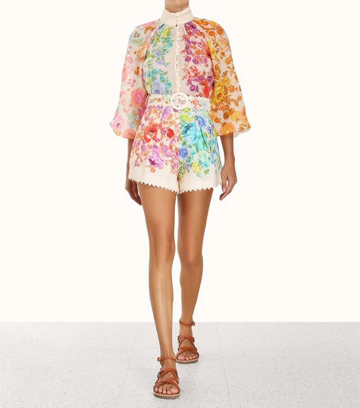 

Блузка на пуговицах спереди и шорты с поясом на талии, несколько цветов