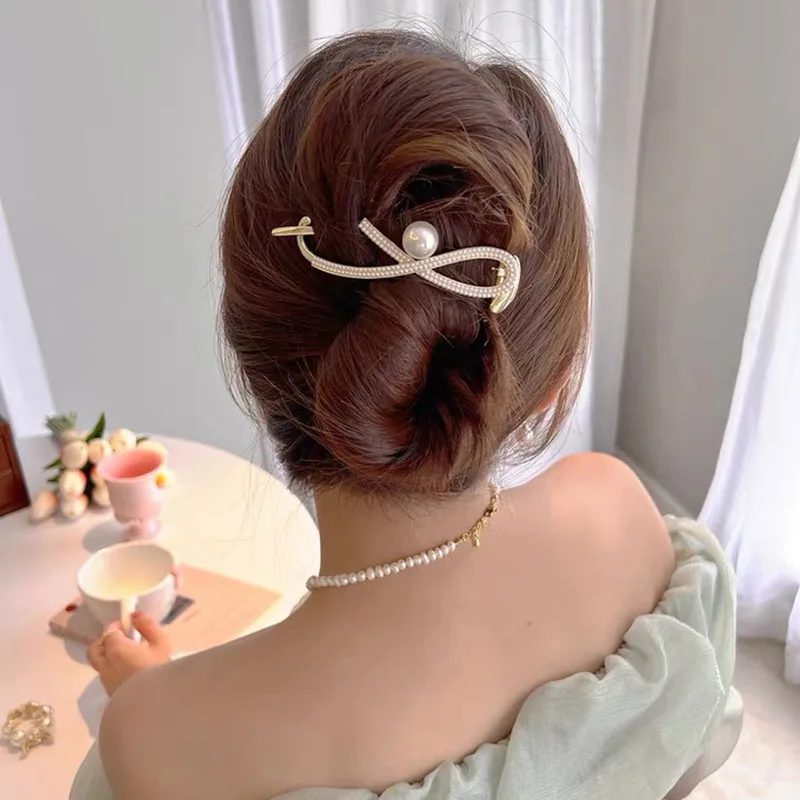 

Заколка для волос в Корейском стиле с жемчужным бантом и бриллиантами модная заколка для волос на спине заколка для восьми символов простые...