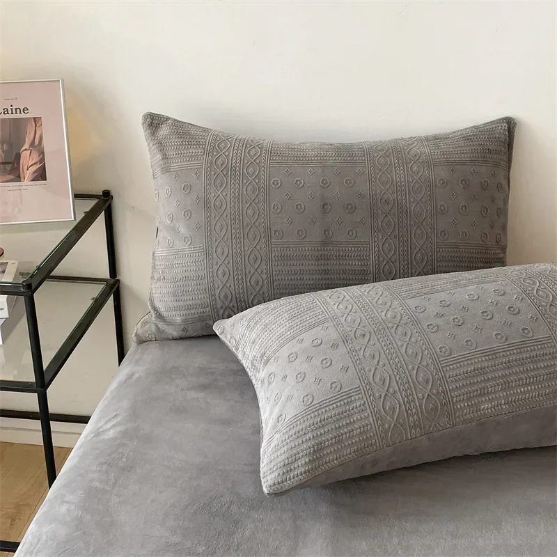 Комплект постельного белья Svetanya из молочного бархата односпальное двуспальное