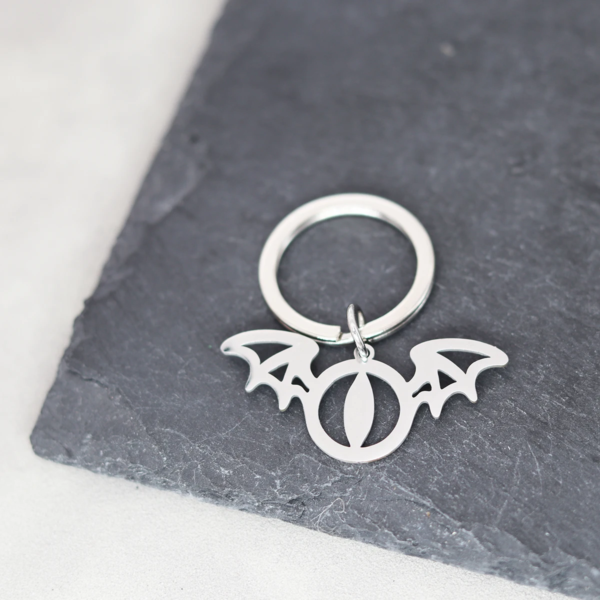 

Bat Evil Eye Keychain for Women Fashion Personalize Bag Decor Stainless Steel Pendant Funny Halloween Key Ring Gifts Jewelry