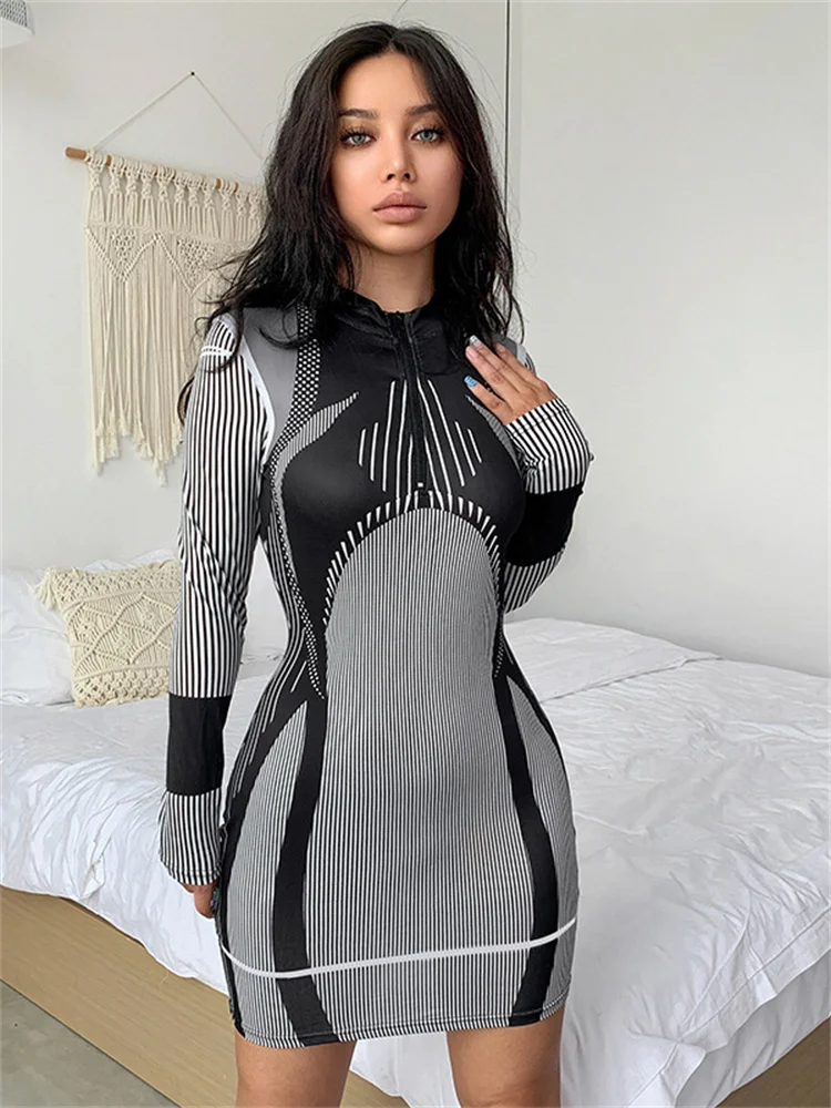 

Женское Короткое платье в полоску, с длинным рукавом и молнией