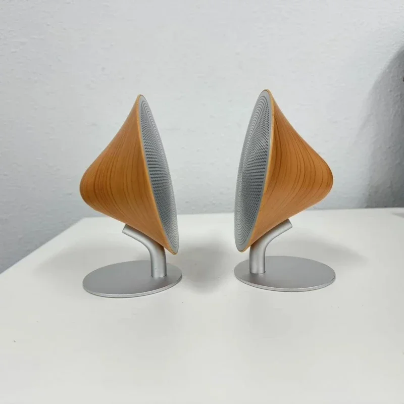 Bluetooth-Колонка в стиле ретро с деревянной поверхностью и сабвуфером