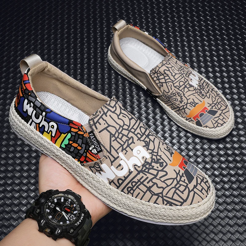 

New Leisure Men Canvas Loafers Flats Shoes Slip on Outdoor Casual Shoes Fashion Print Low Top Lazy Shoes Non Slip Loafers