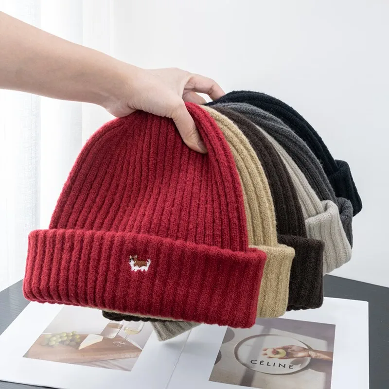 Унисекс вязаная шапка с вышивкой корги теплая универсальная в корейском стиле