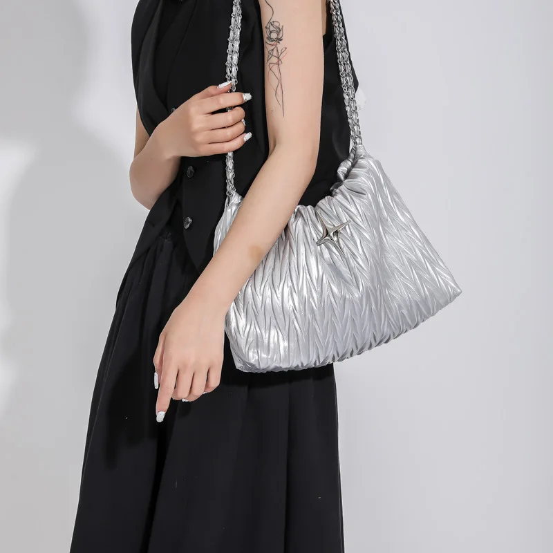 Niche pleated bucket bag female 2023 new summer fresh underarm bag fashion leisure chain single shoulder cross-body bag