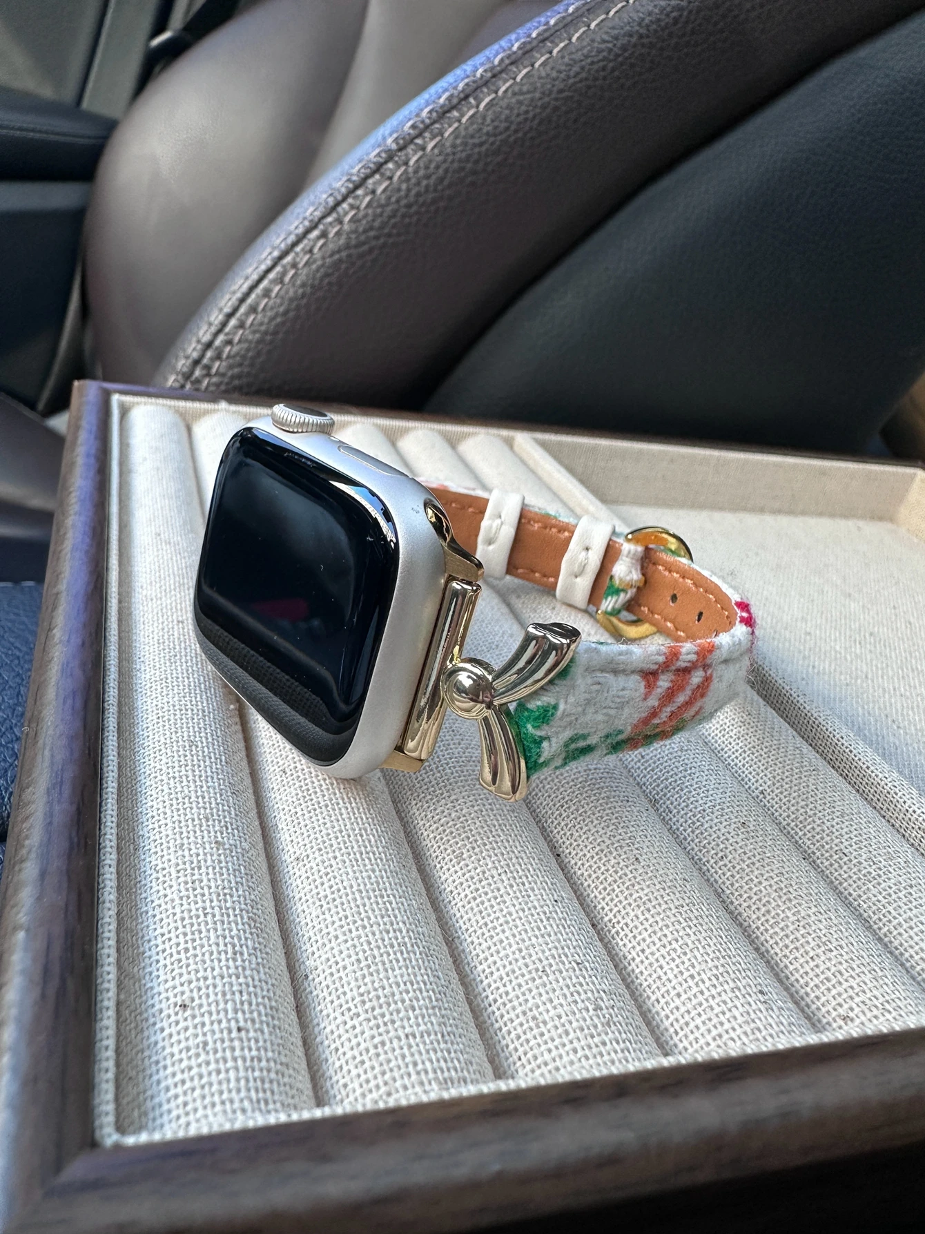 Фото Эксклюзивная металлическая кожаная петля Correa для Apple Watch, женский ремешок серии 11/10/9/8/7/6/5 40 мм, 41 мм, 42 мм, 44 мм, 45 мм, 46 мм, 49 мм №1